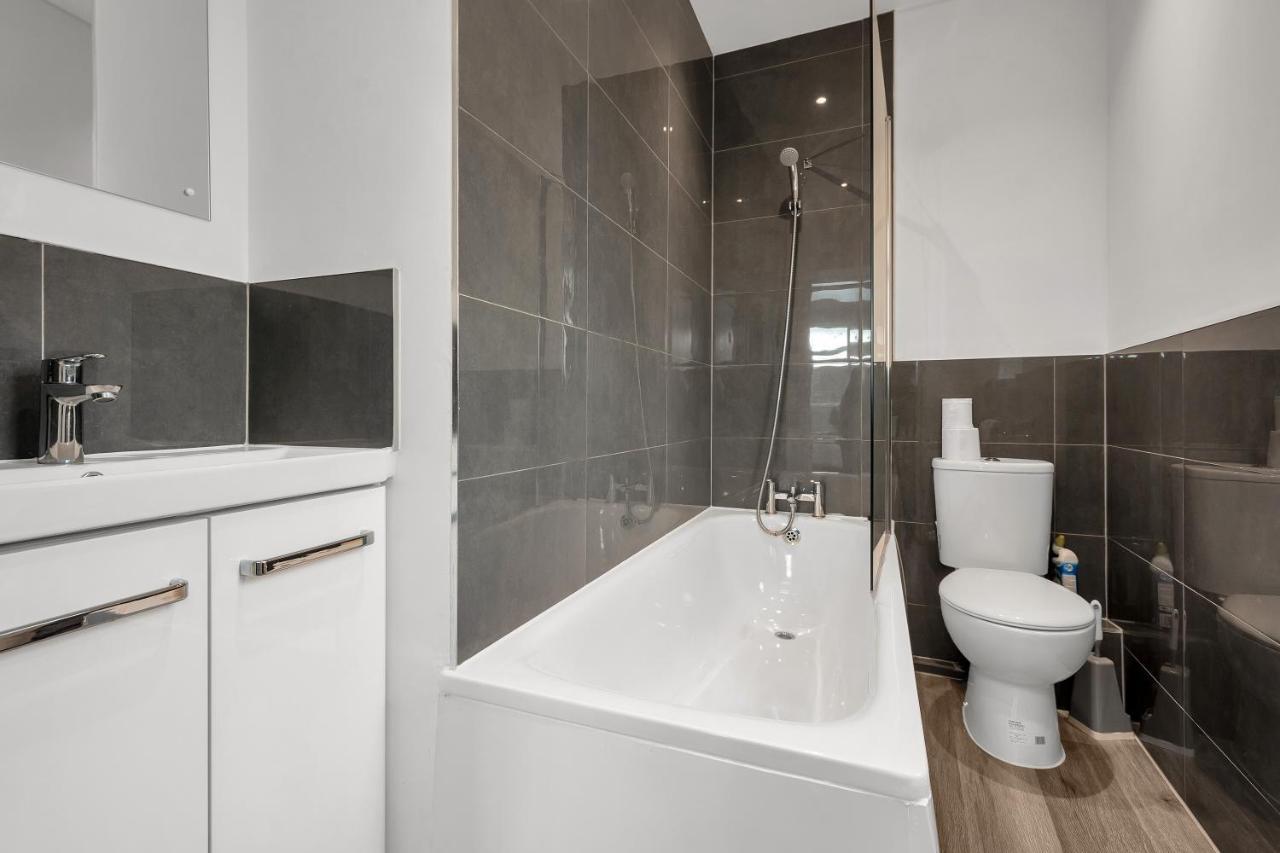 Modern Apartment In South West Wandsworth 런던 외부 사진